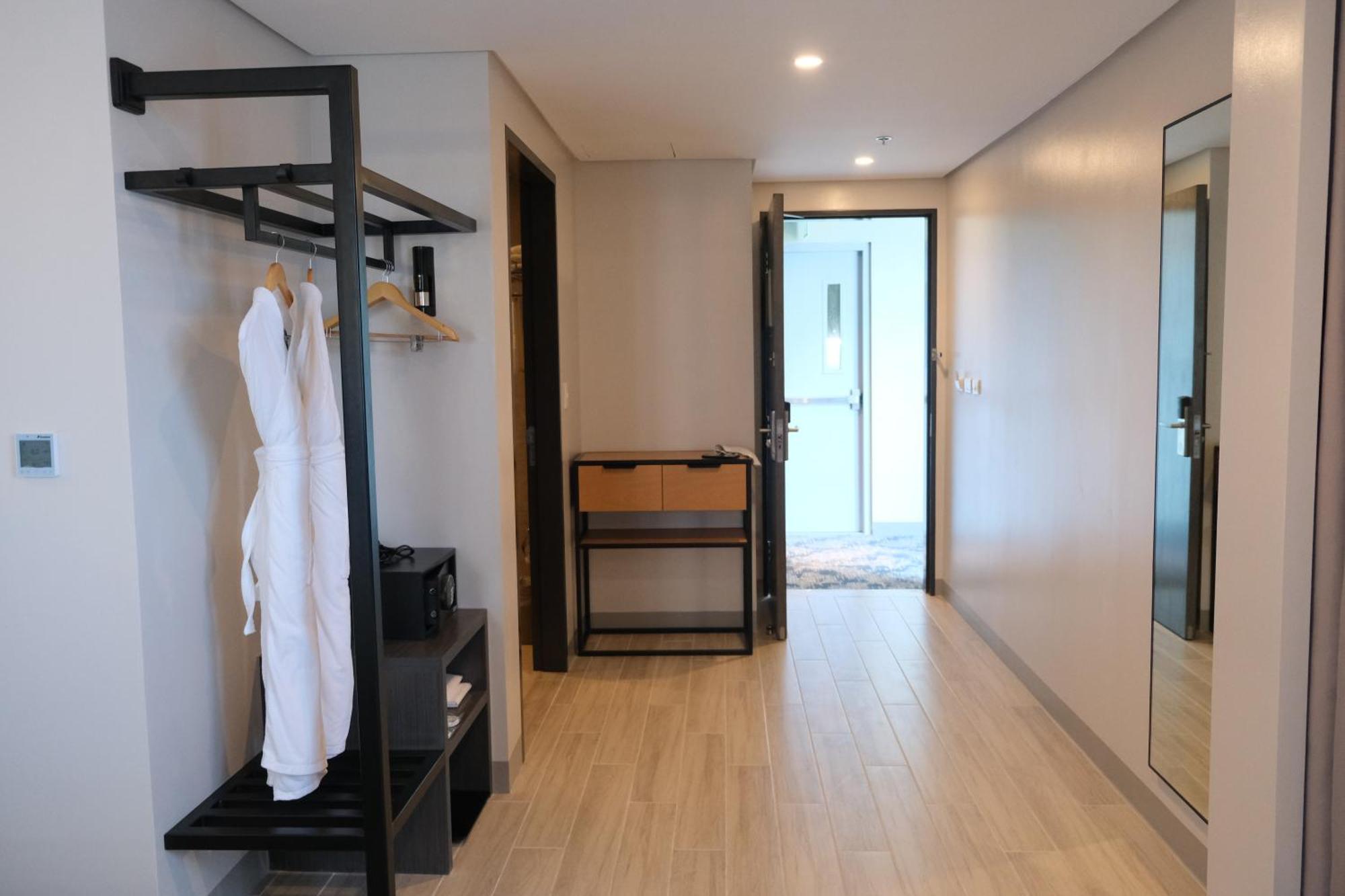 Belmont Hotel Mactan Lapu-Lapu City Exteriör bild
